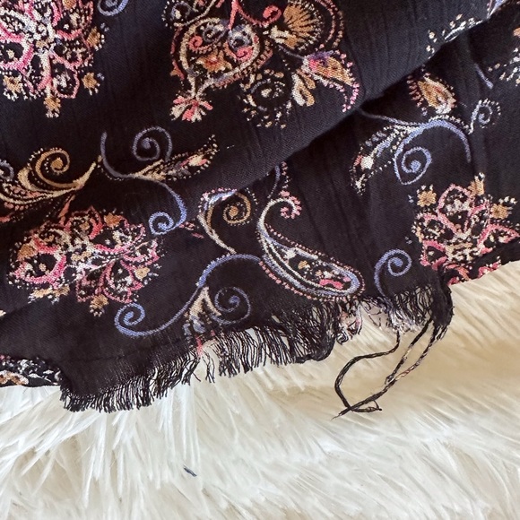 ⭐️5/$25⭐️Black paisley wrap dress - Picture 8 of 9